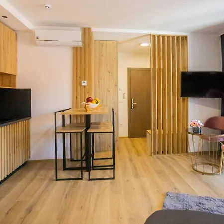 Happy House Old Town Luxury דירה