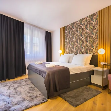 Happy House Old Town Luxury דירה