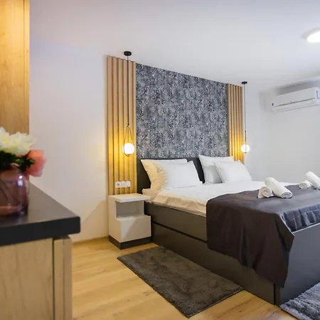 Happy House Old Town Luxury דירה