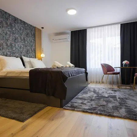 Happy House Old Town Luxury דירה