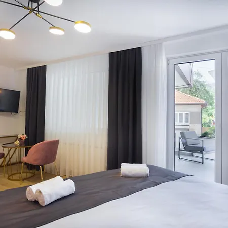 Happy House Old Town Luxury דירה