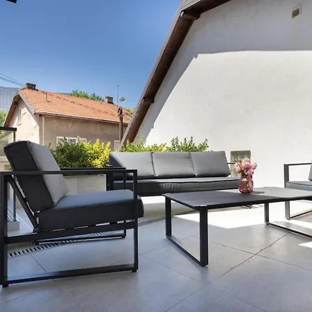 Happy House Old Town Luxury דירה